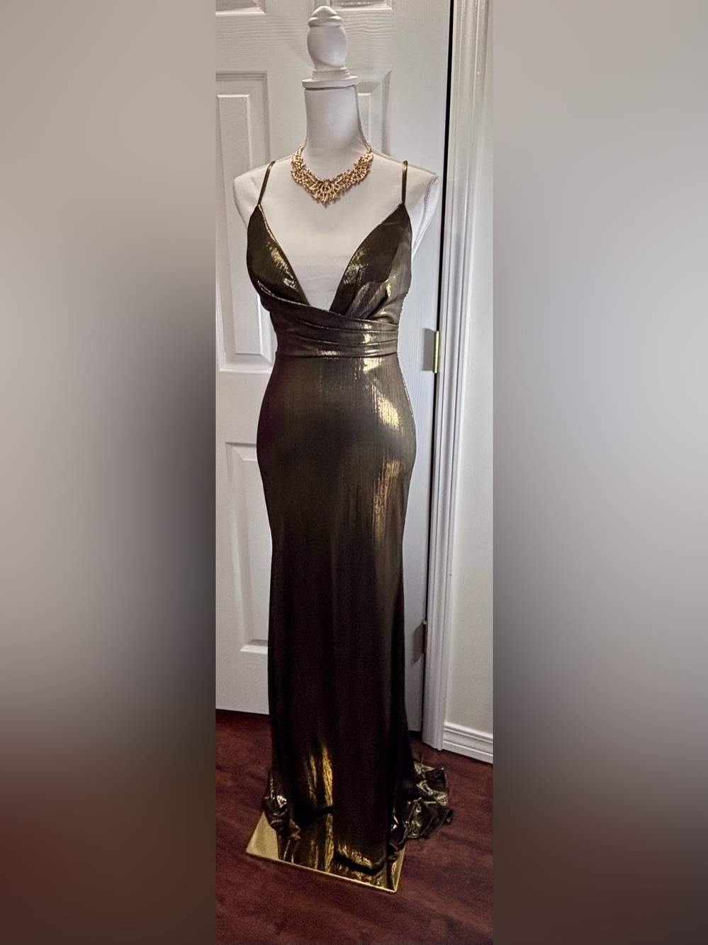NWT IEENA/MAC DUGGAL SZ 0 Bronze V-Neck Sleeveless W/sweeping Train #26408